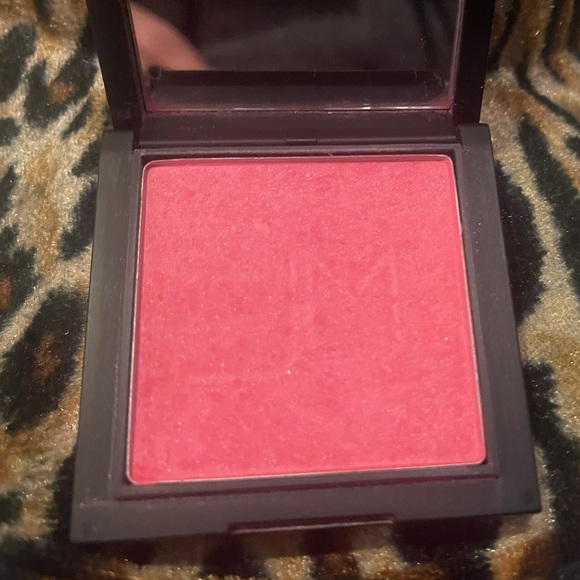 Gorgeous NEW Jay Manuel powder blush in shade ‘soft focus’ no box ❤️❤️ - Picture 5 of 6